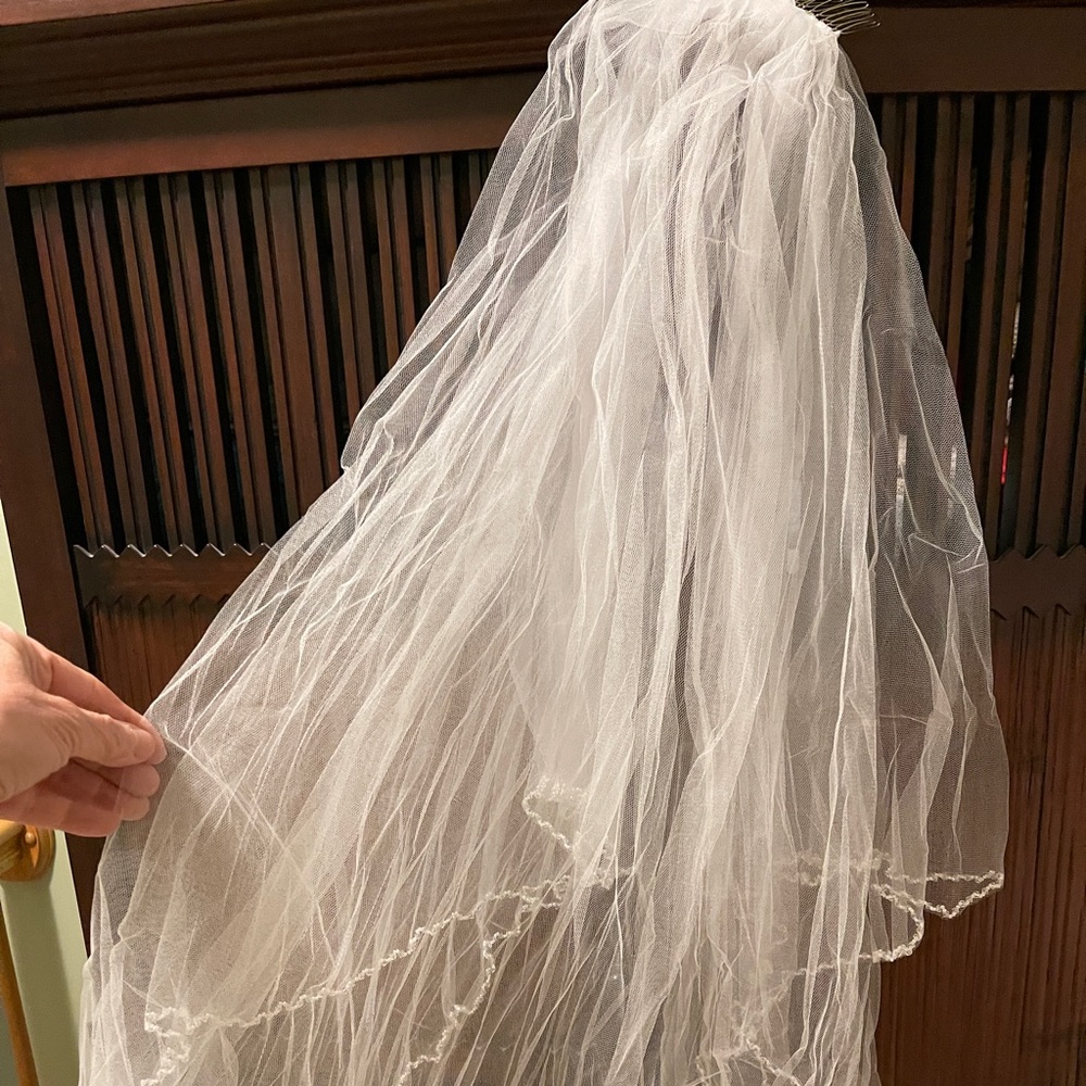 White veil.